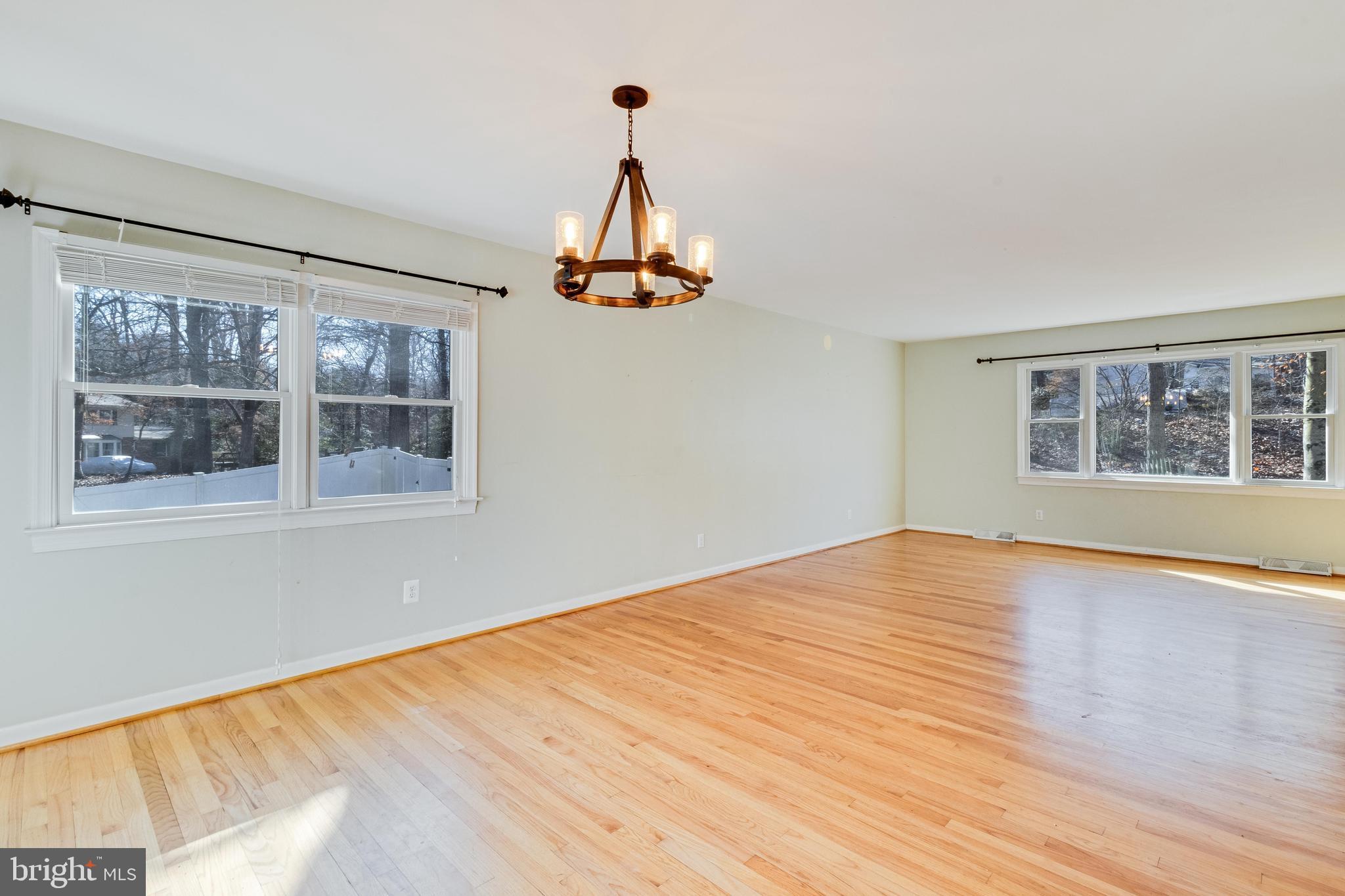 KINGSTON MANOR - Residential