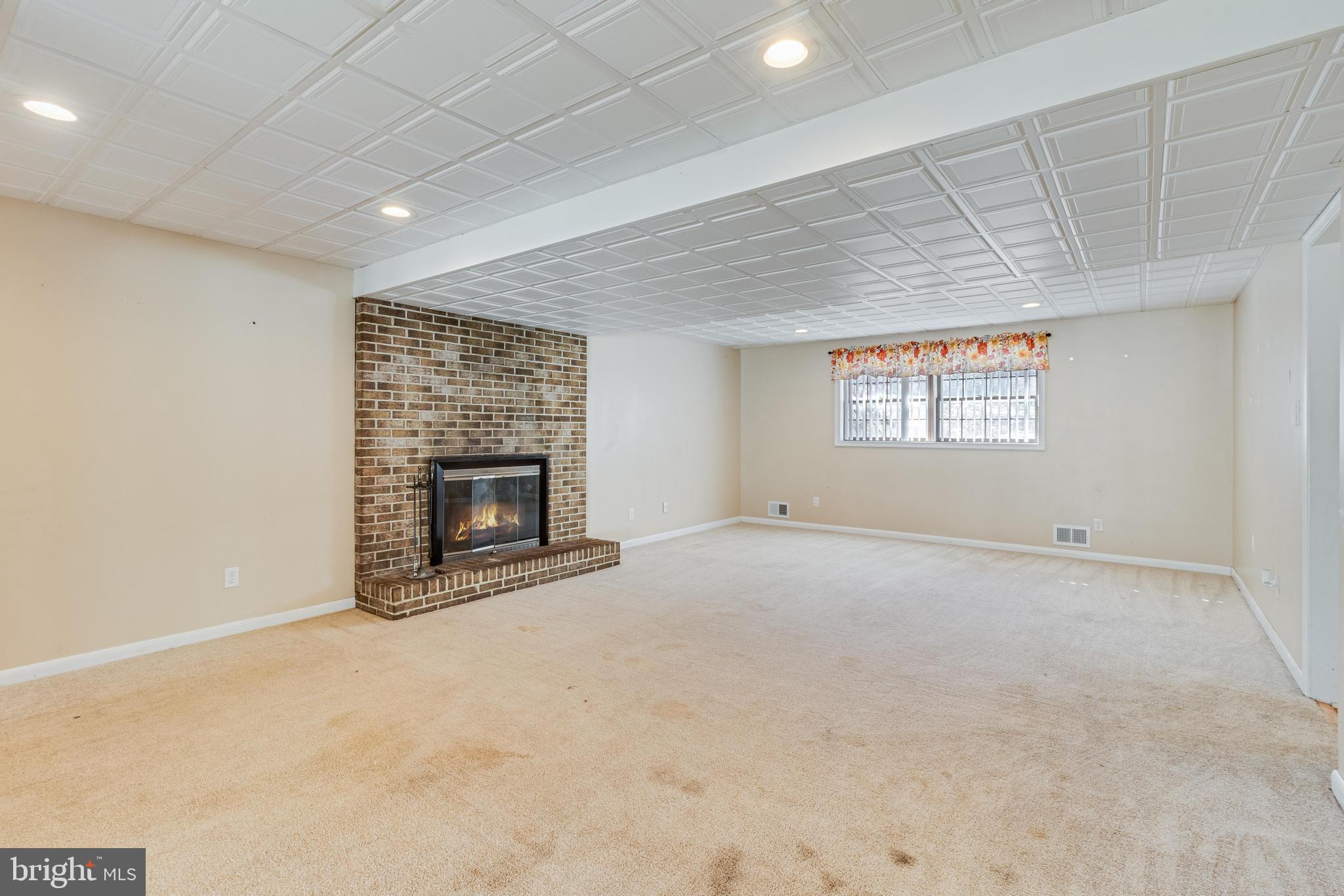 KINGSTON MANOR - Residential