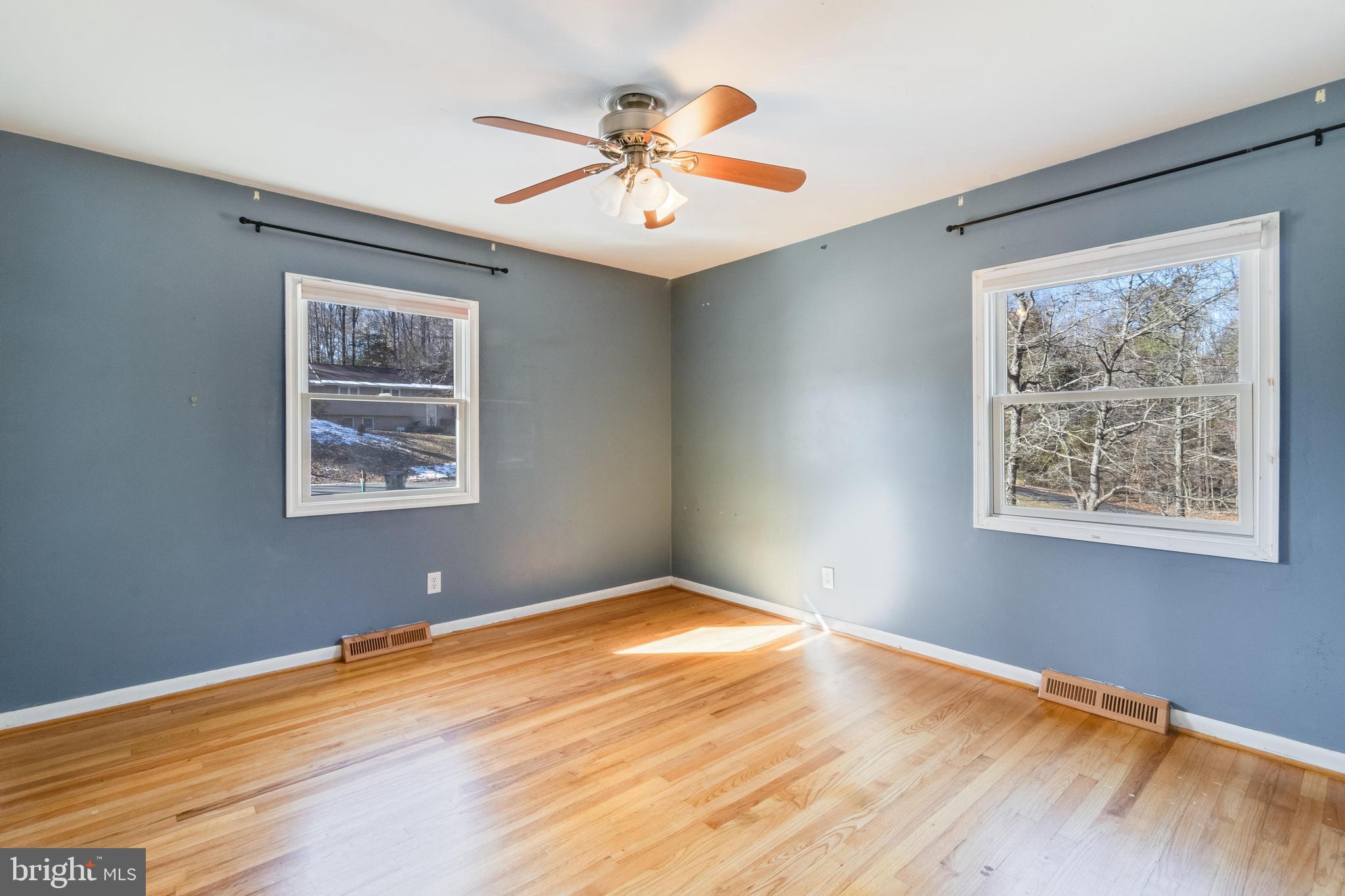 KINGSTON MANOR - Residential