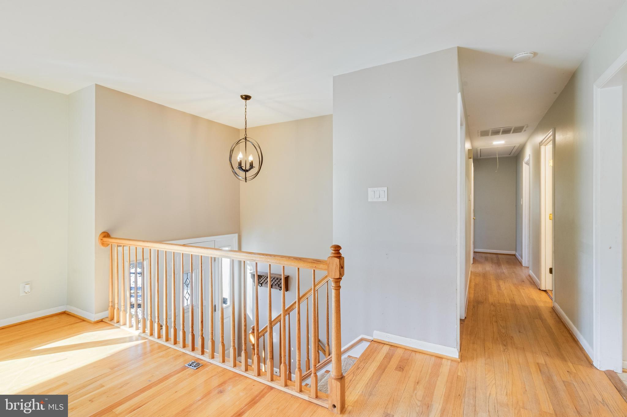 KINGSTON MANOR - Residential