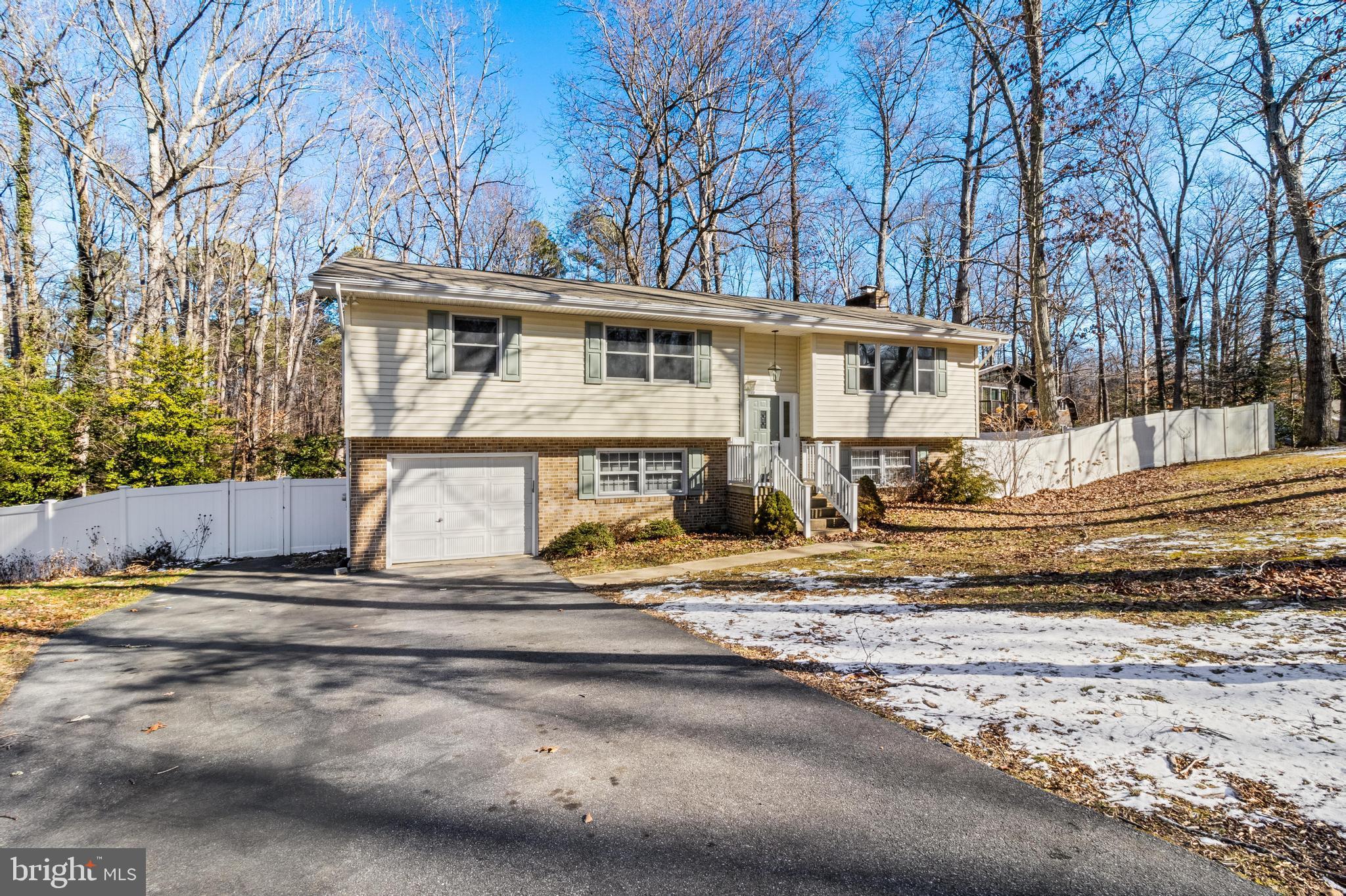 KINGSTON MANOR - Residential