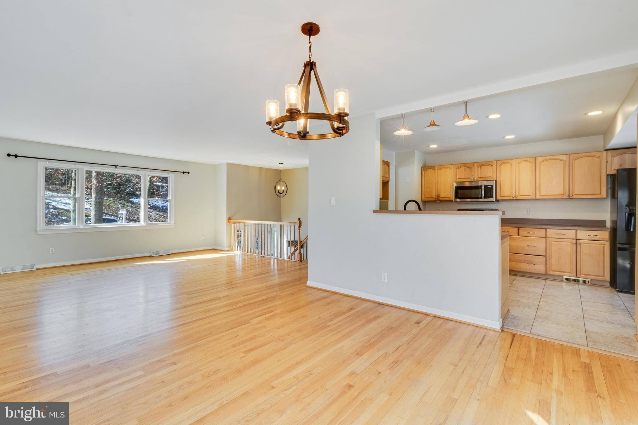 KINGSTON MANOR - Residential