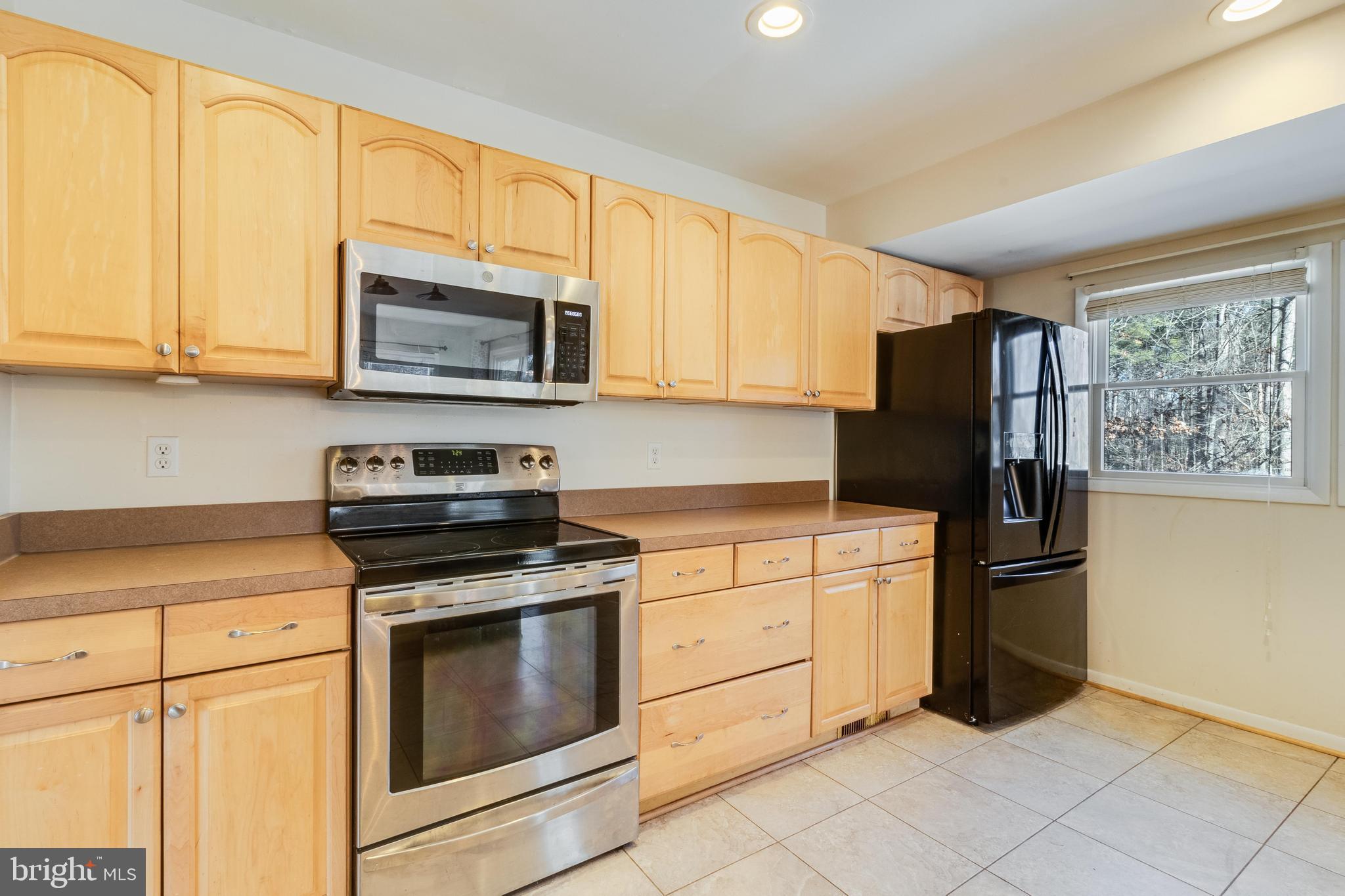 KINGSTON MANOR - Residential