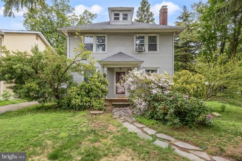 Photo of 54 Warren Street, BEVERLY, NJ 08010 (MLS # NJBL2111584)
