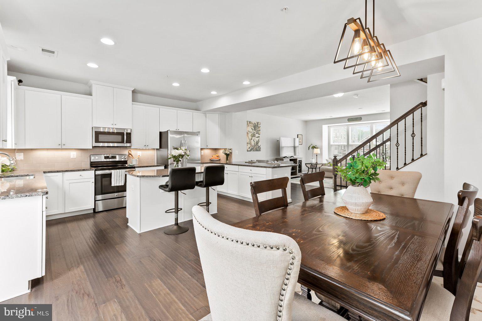 CREEKSIDE VILLAGE AT TANYARD SPRINGS - Residential