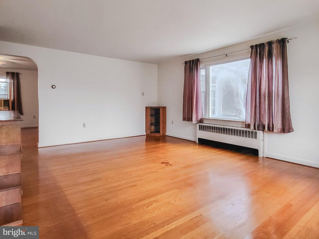 Photo of 150 W Roseville Road, Lancaster, PA 17601 (MLS # PALA2045846)