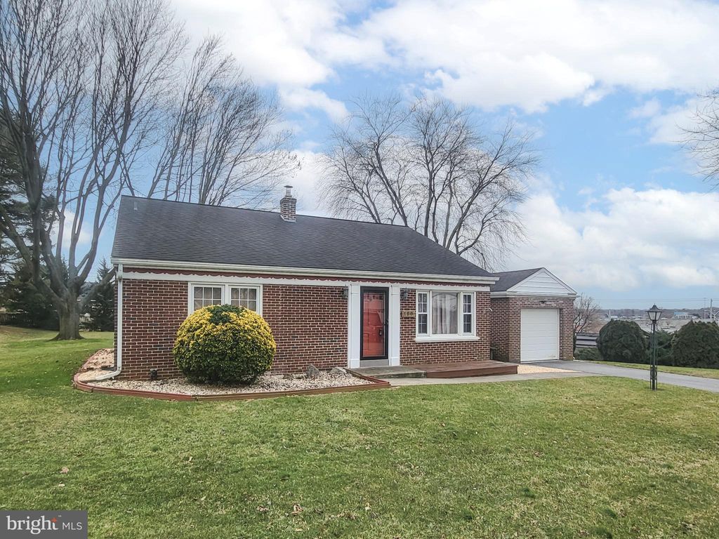 Photo of 150 W Roseville Road, Lancaster, PA 17601 (MLS # PALA2045846)