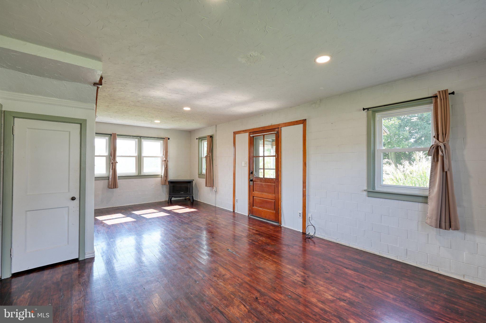 528 JONESTOWN ROAD