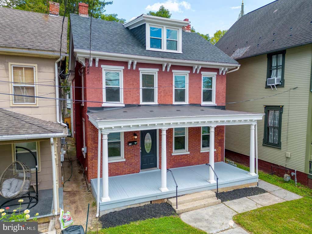 Photo of 118 N George Street, MILLERSVILLE, PA 17551 (MLS # PALA2094428)