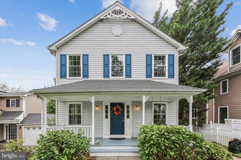 Photo of 11118 Midvale Road, KENSINGTON, MD 20895 (MLS # MDMC2199006)