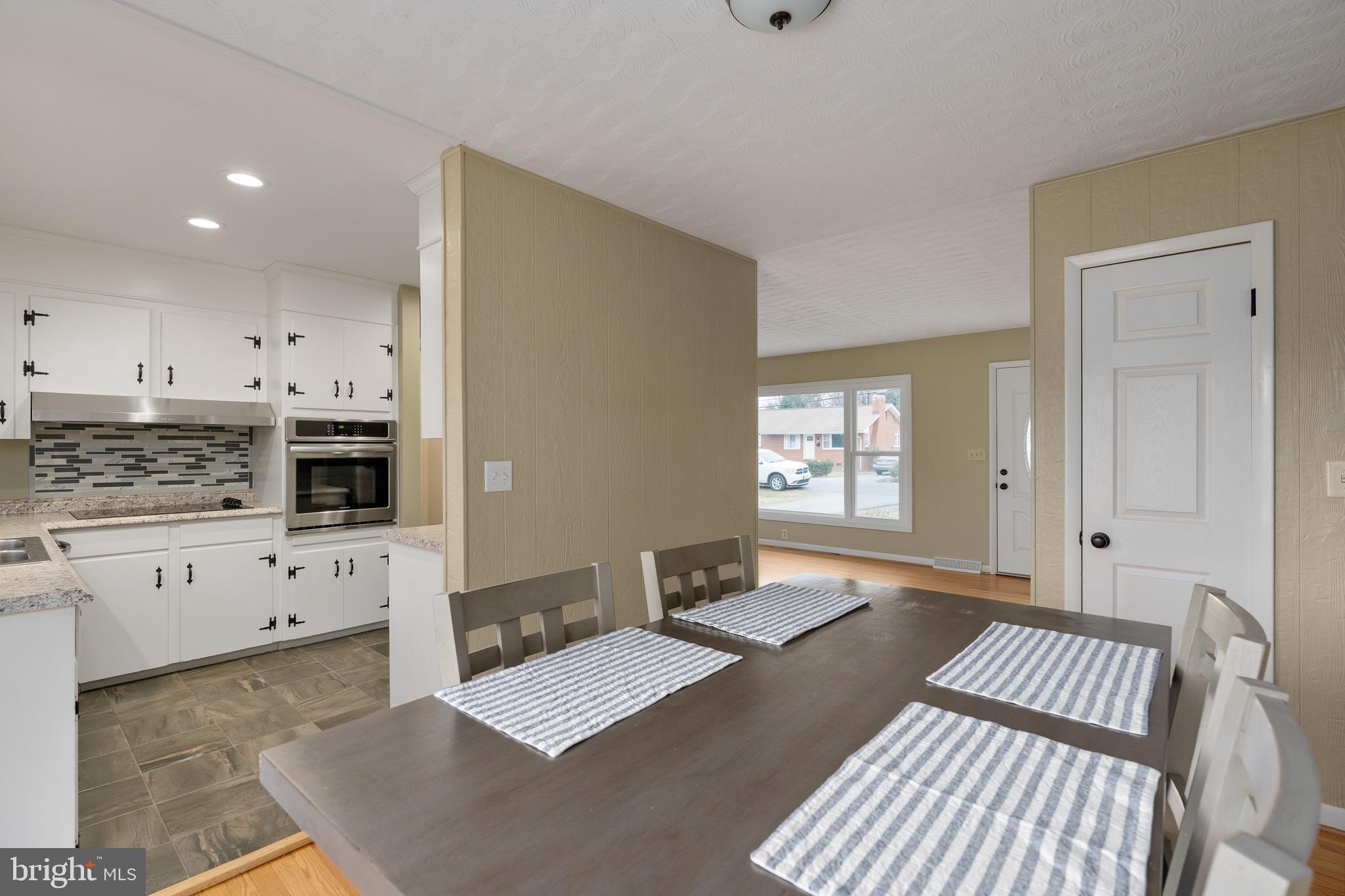 LAUREL CREST - Residential