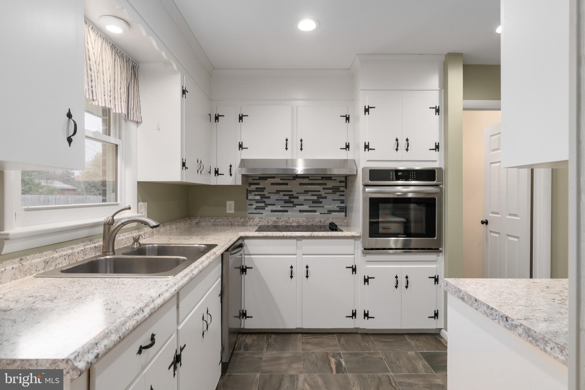 LAUREL CREST - Residential