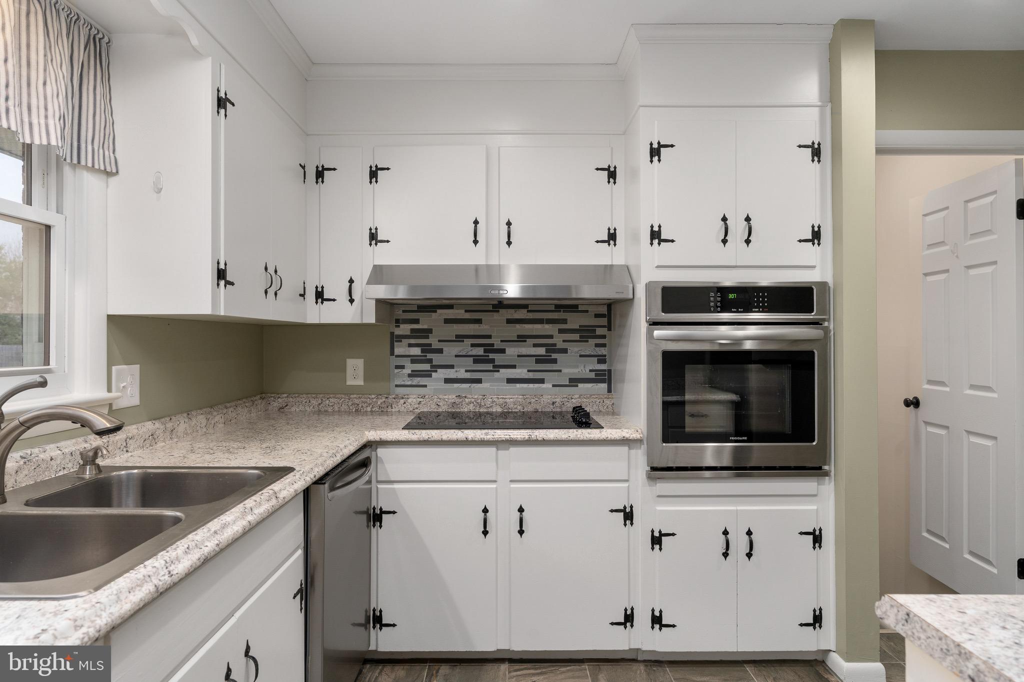 LAUREL CREST - Residential