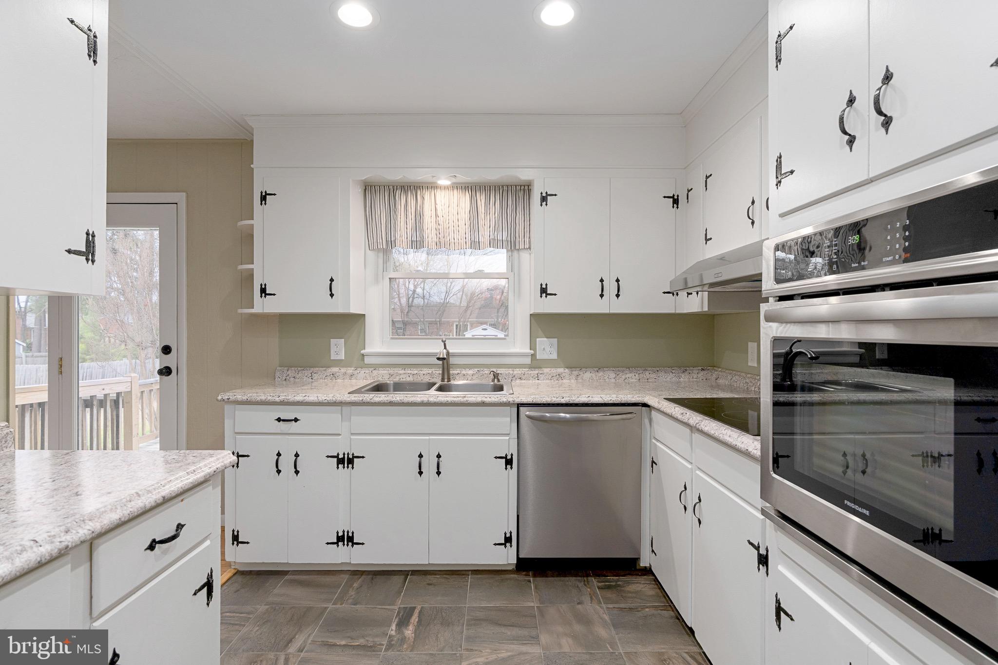 LAUREL CREST - Residential