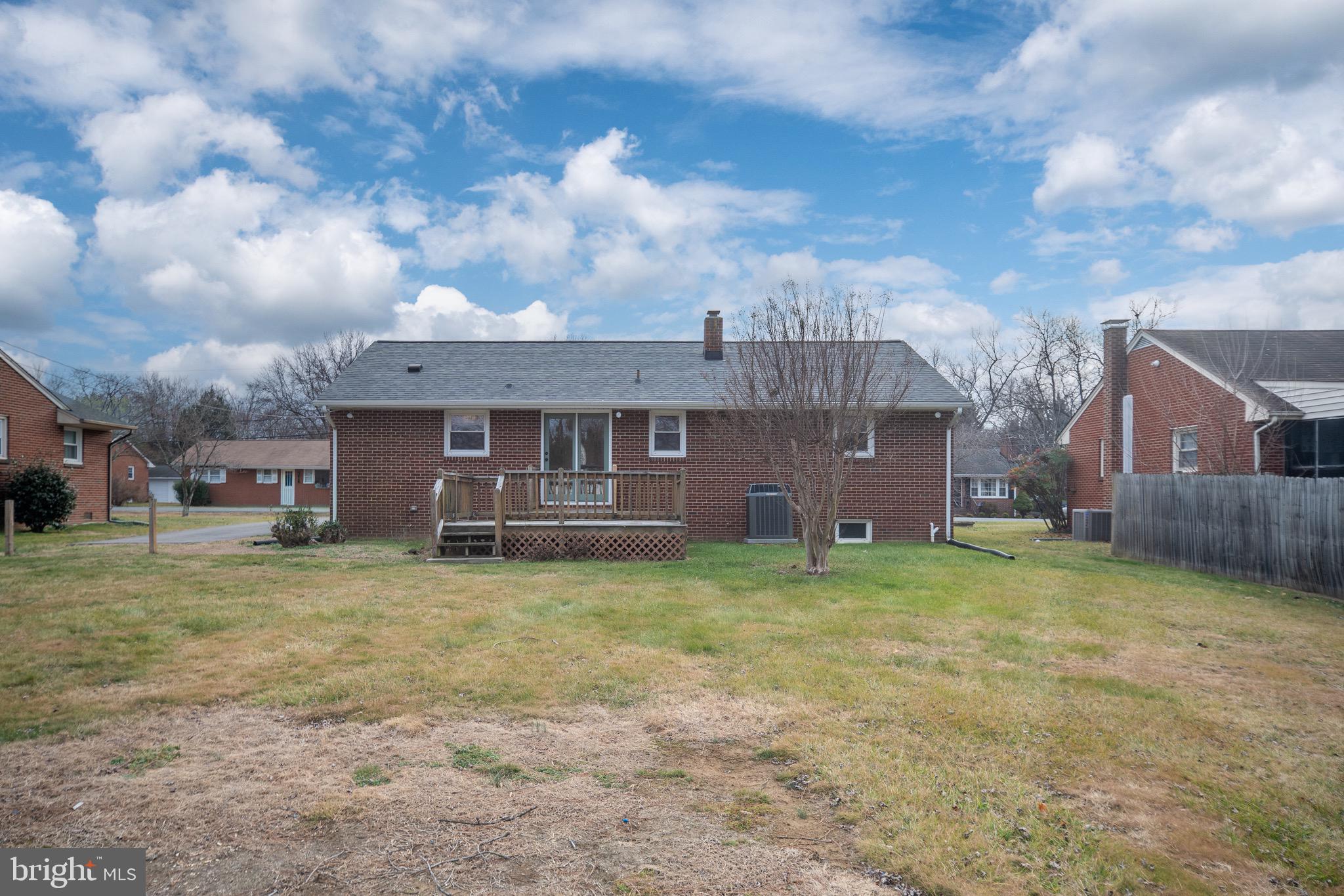 LAUREL CREST - Residential