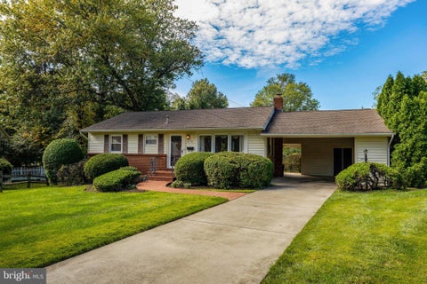 Photo of 310 Arcadian Circle SW, VIENNA, VA 22180 (MLS # VAFX2331822)
