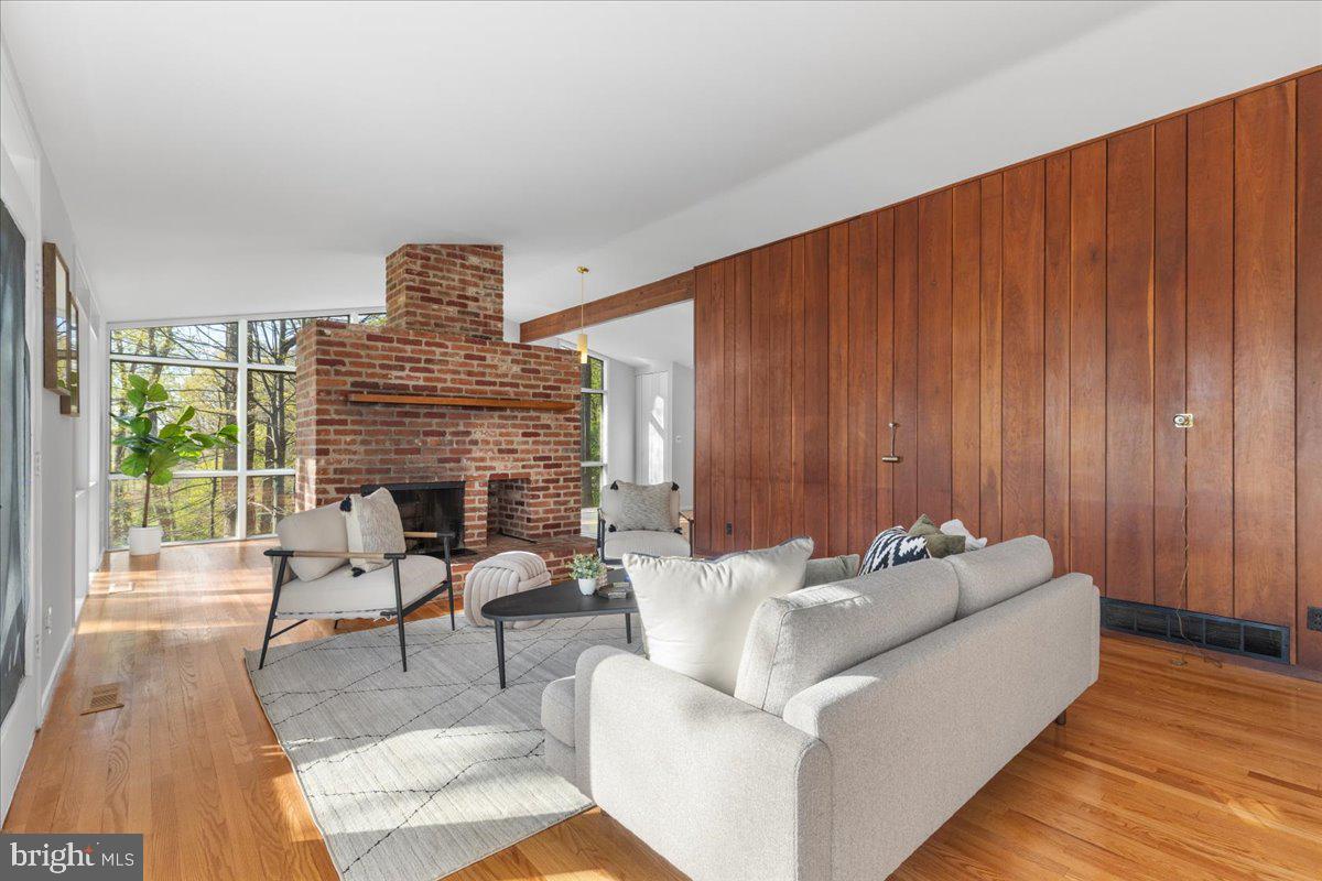 7211 MACARTHUR BOULEVARD