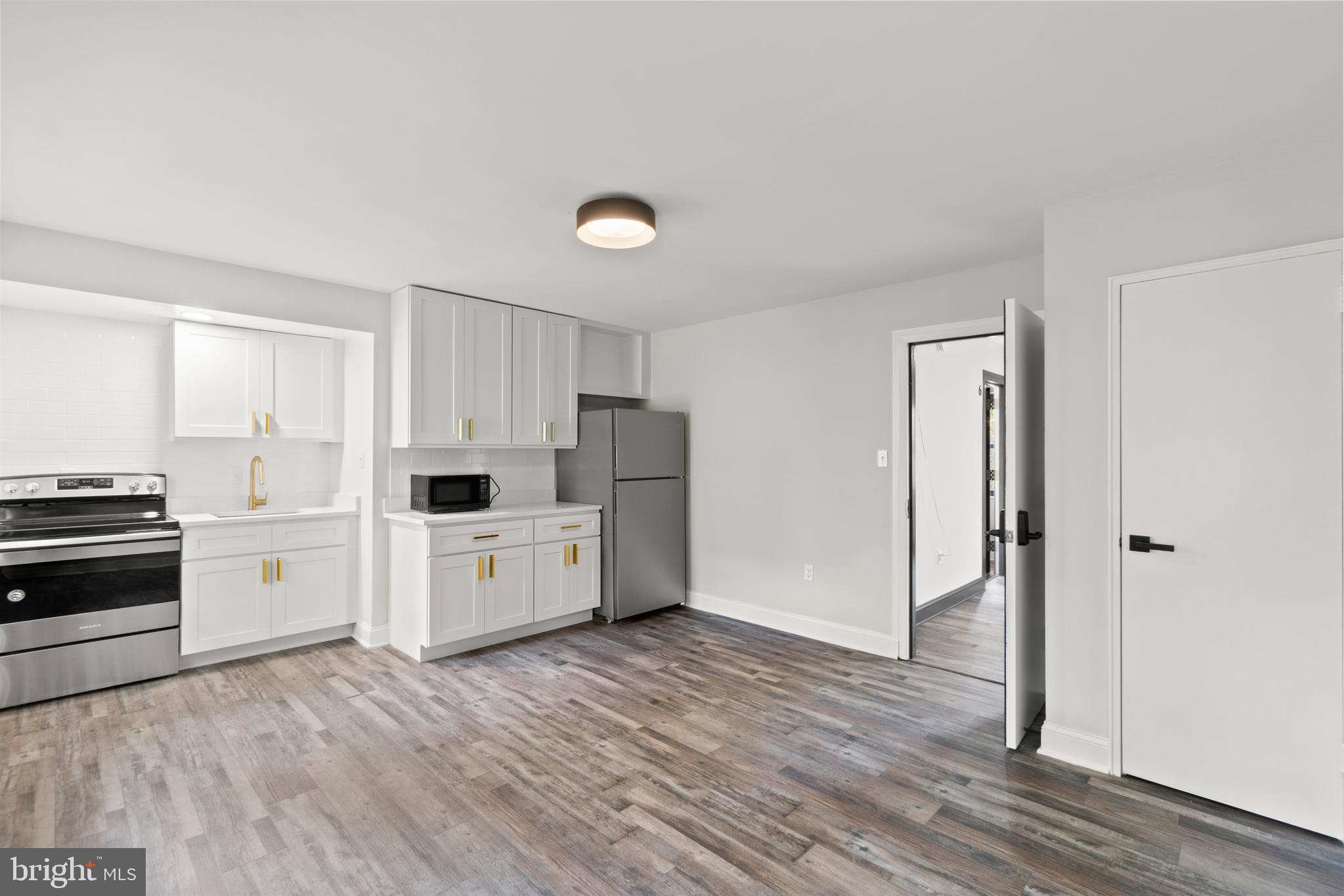 COLLEGE PARK - Residential Lease