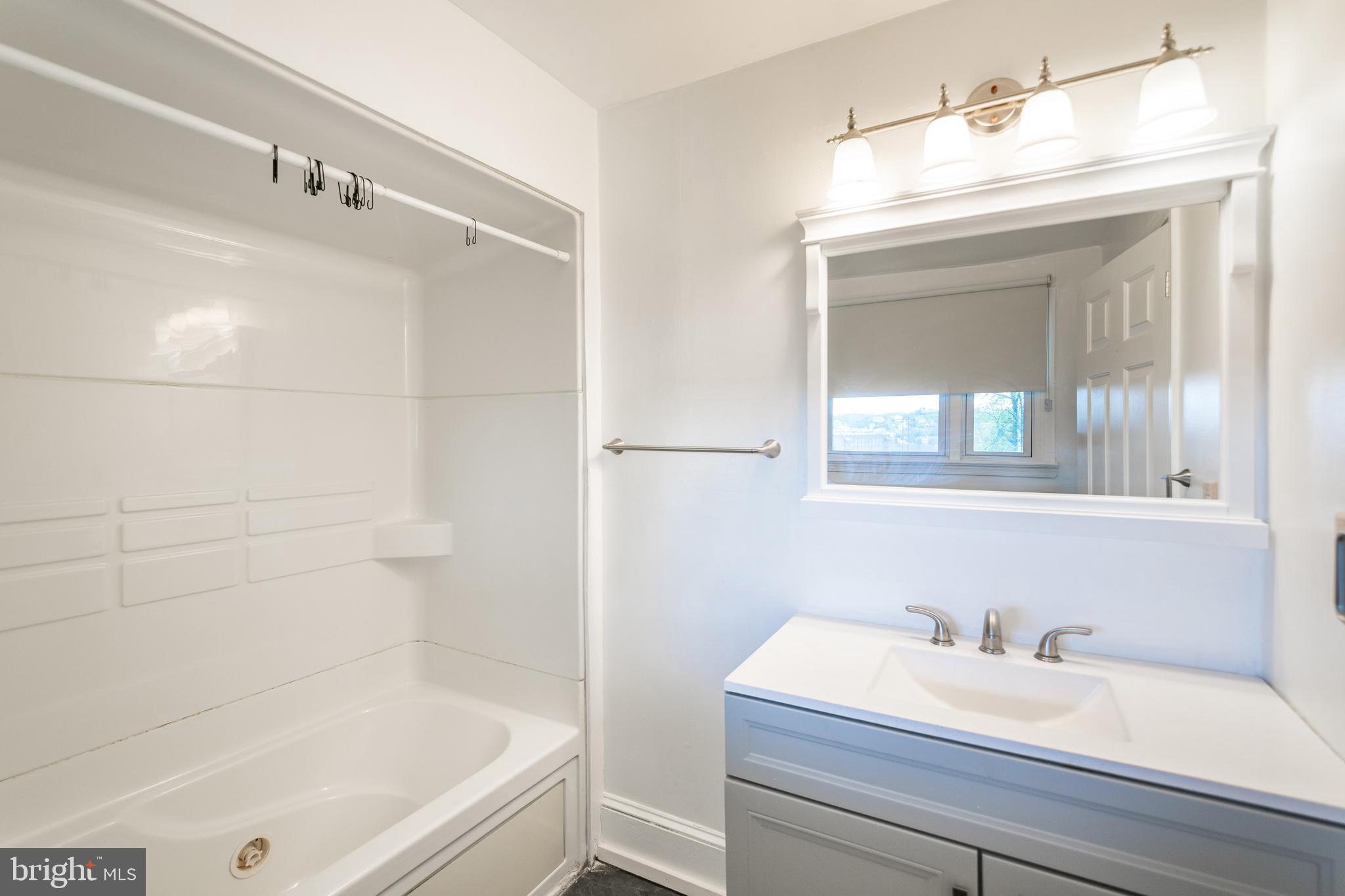 MANAYUNK - Residential Lease