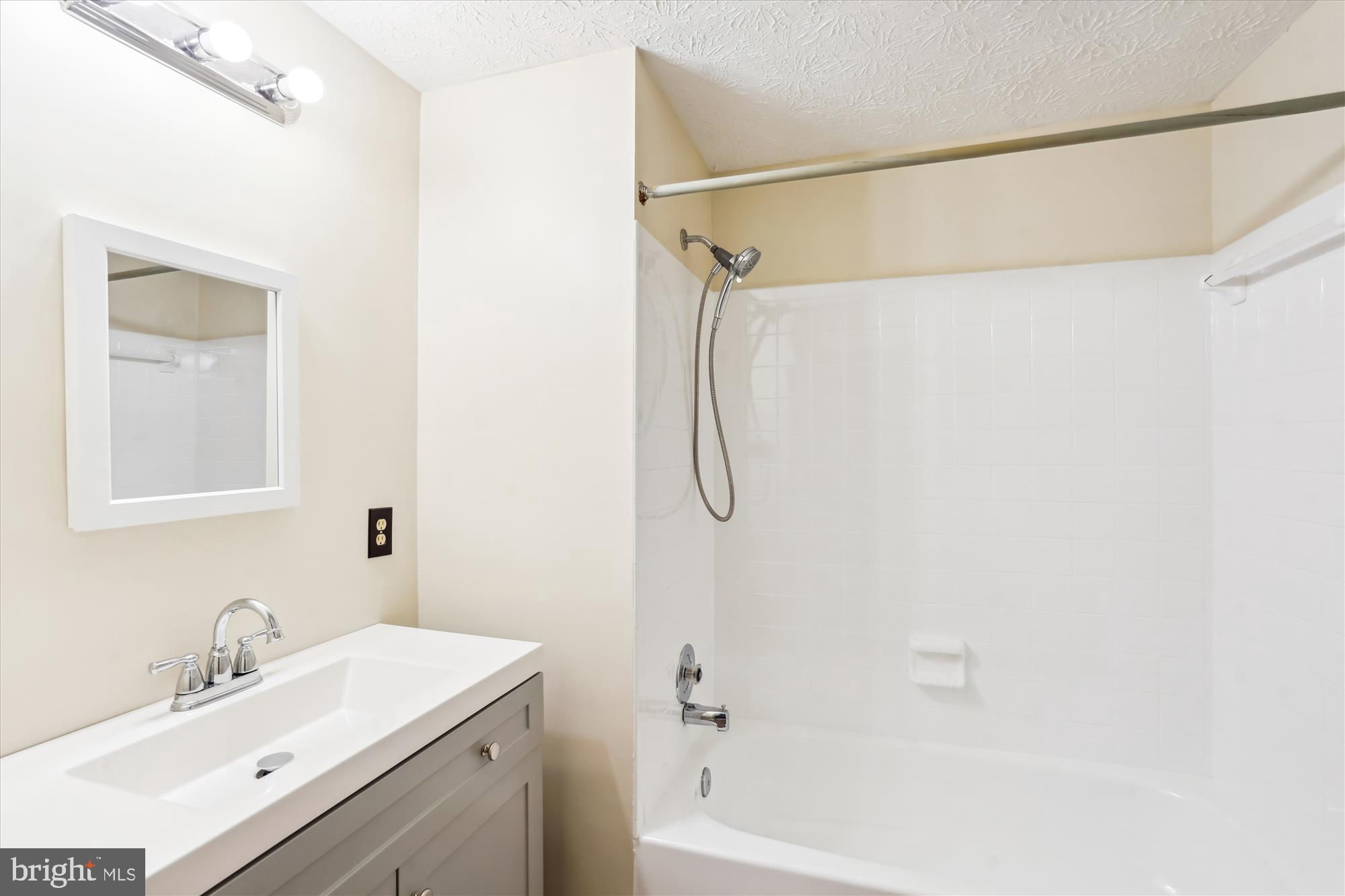 OAK SPRINGS - Residential