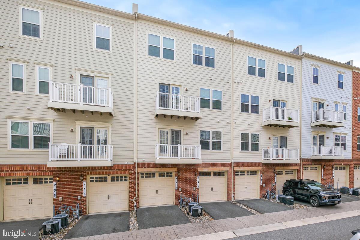232 URBAN AVENUE 232