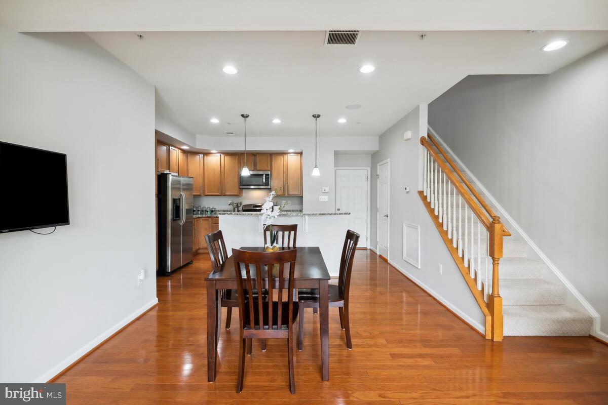 232 URBAN AVENUE 232