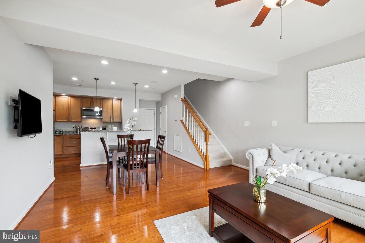 232 URBAN AVENUE 232
