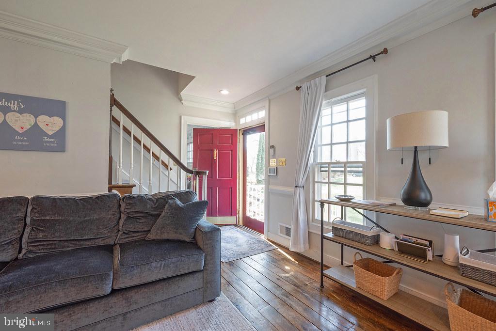 CROWN GRANT - Residential