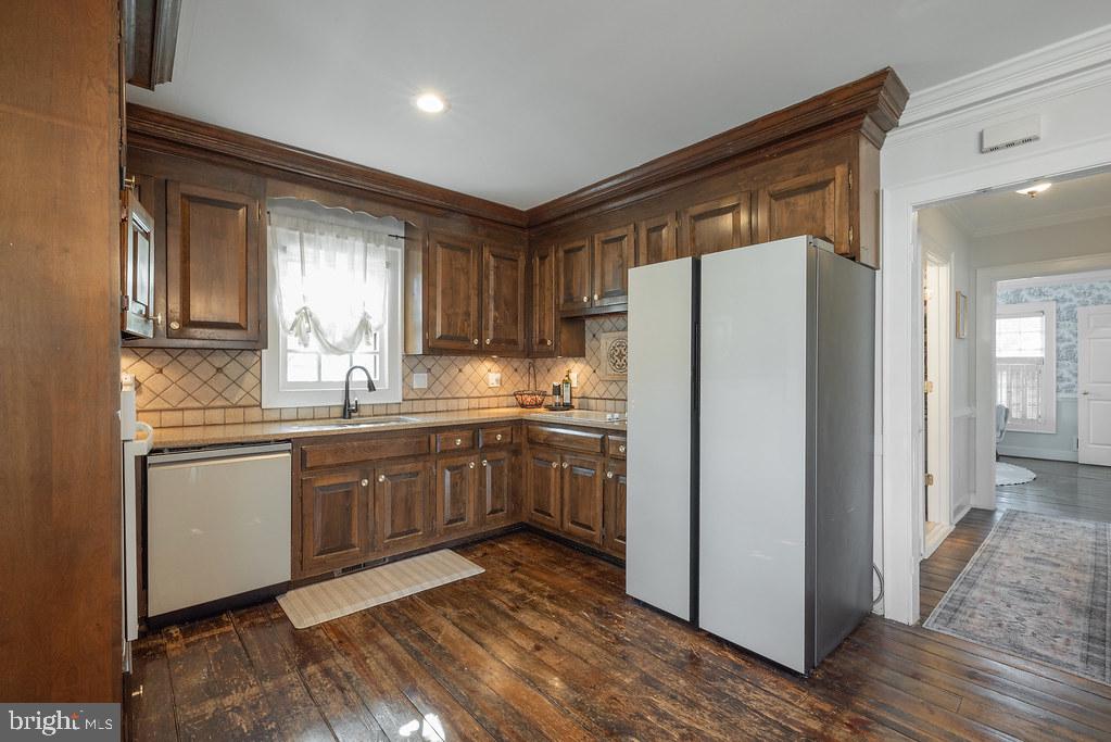 CROWN GRANT - Residential