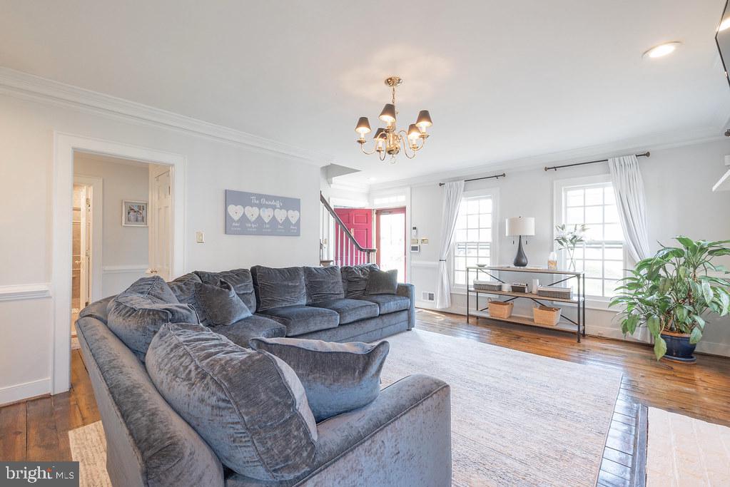 CROWN GRANT - Residential