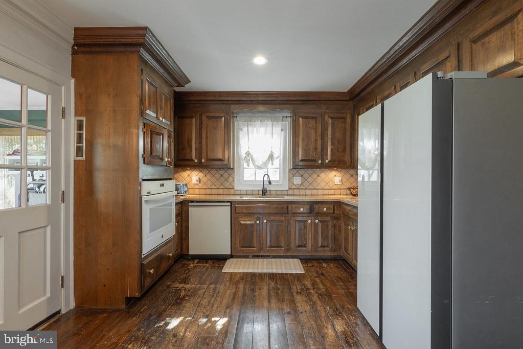 CROWN GRANT - Residential