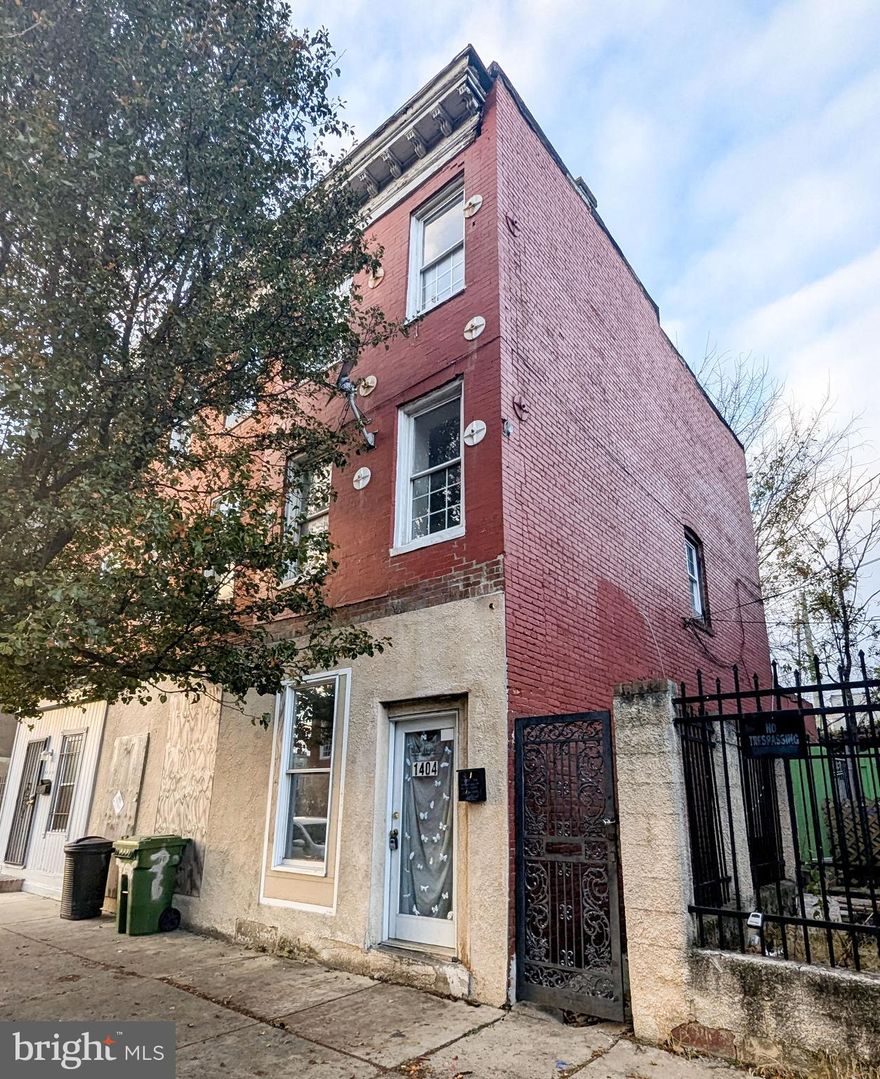 Huge price drop!

Discover the potential of this charming 3-bedroom, 1-bath home in the well-established Union Square neighborhood! Whether you're looking for a move-in-ready property to improve over time or to create your dream home, this house has you covered.

Enjoy a prime location just a 3-minute walk from Union Square Park, a 4-minute drive to the University of Maryland, and an abundance of nearby restaurants and amenities. Plus, Union Square is a CHAP-approved district, offering exciting opportunities for renovation. After updates, the home’s value could range between $360k-$390k, with comparable sales in the area to support it.

This property is perfect for an investor or a savvy first-time homebuyer ready unlock its full potential. There's also several grants this property could be eligible for! Don’t miss out—schedule your visit today!