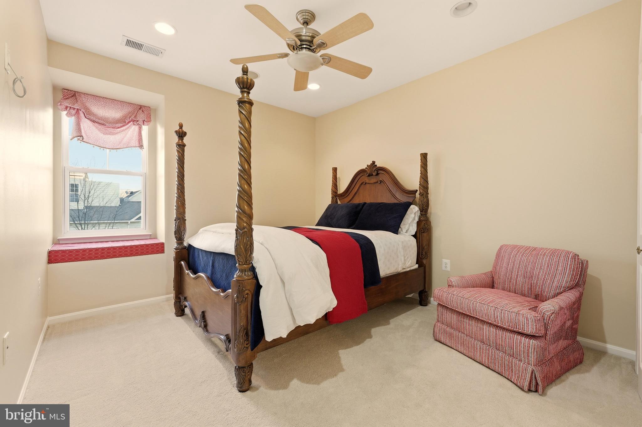 LAKE POINT ROUND HILL - Residential