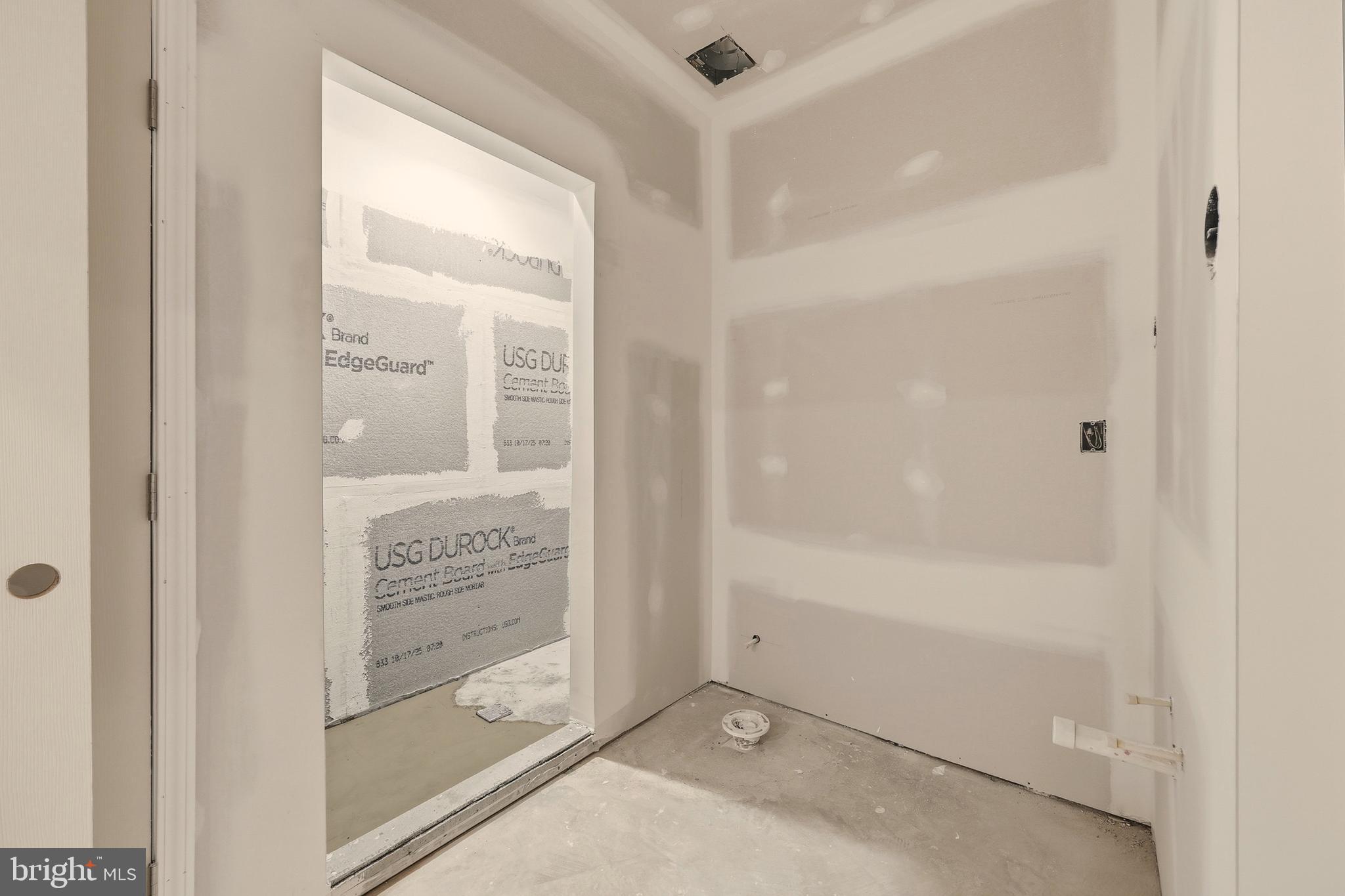 LAKE POINT ROUND HILL - Residential