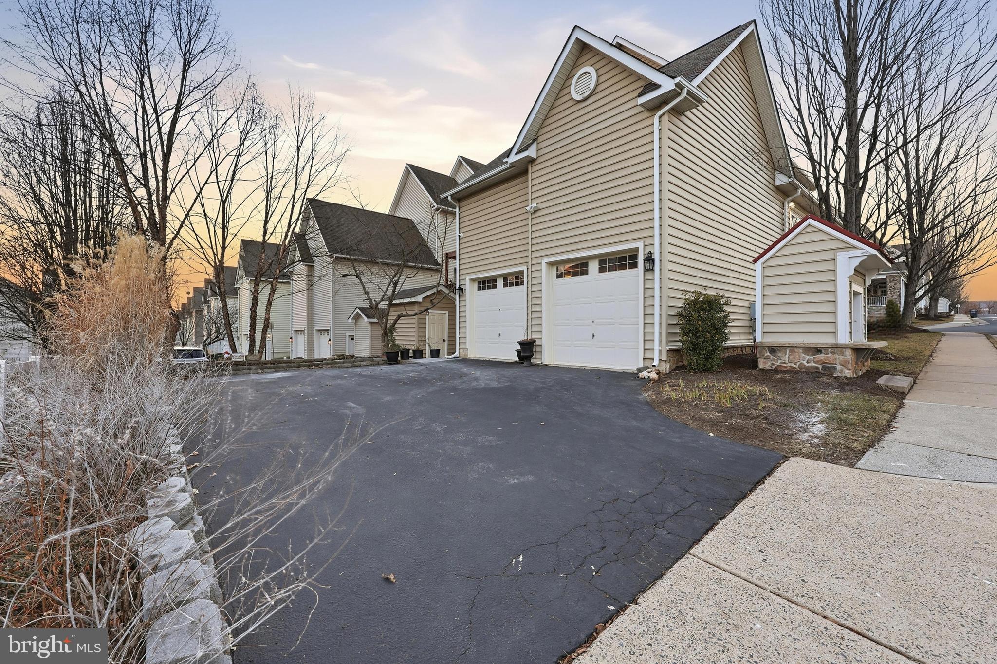 LAKE POINT ROUND HILL - Residential