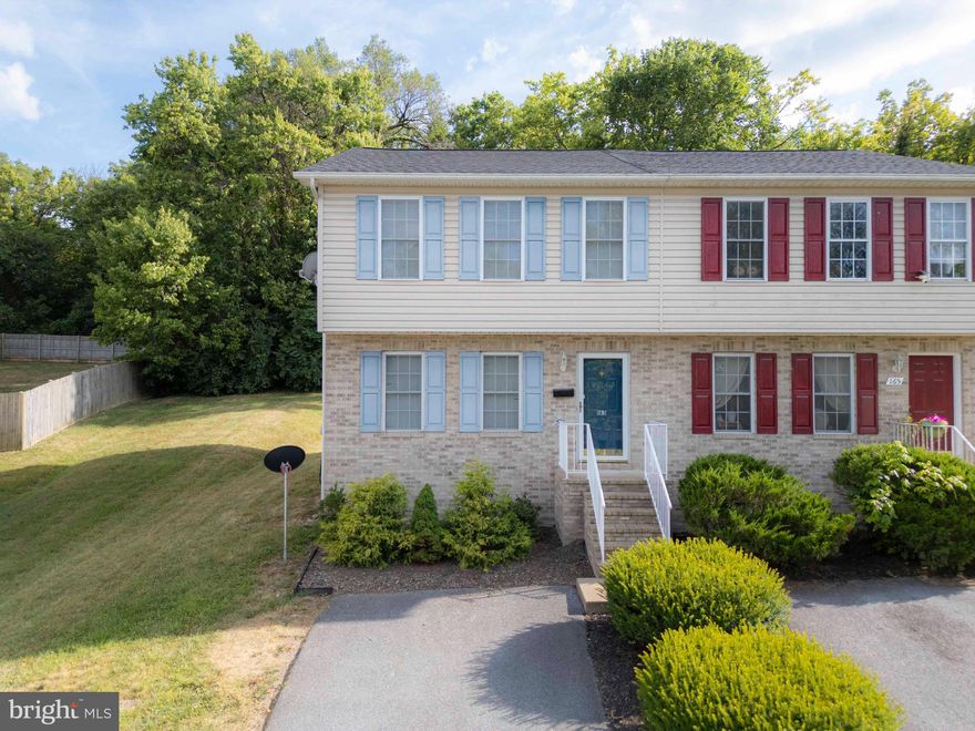 Adorable townhome within 1 mile of I66 and tons of shopping making this an ideal commuter location.  
Seller has taken excellent care of this property.   HVAC was serviced 7/8/24, range and dishwasher look like new and the deck was re-done recently too. New roof was added 2 years ago.  Back yard offers privacy and room for patio or play set.  Main level media room with gas fireplace, could be an additional bedroom if needed.   This space opens to rear yard. Upper level offers 2 large bedrooms with oversized closets and lots of day light.  Located 1 mile from public boat launch, Bing Crosby Stadium, town pool and parks. Discover all that Front Royal has to offer.   Range, refrigerator, dishwasher, washer/dryer and microwave convey.