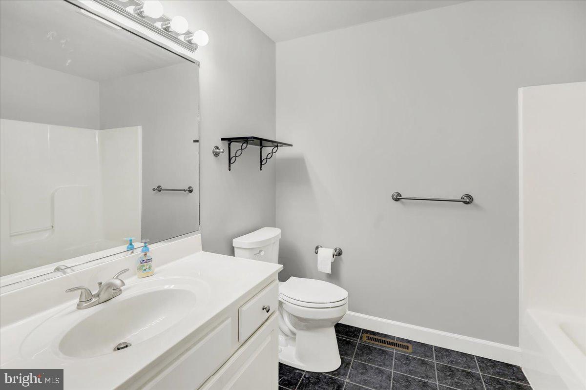 COLUMBIA COURT - Residential