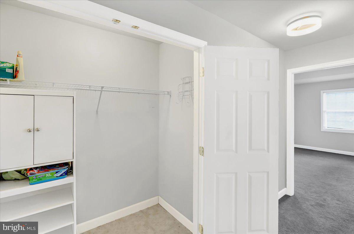 COLUMBIA COURT - Residential