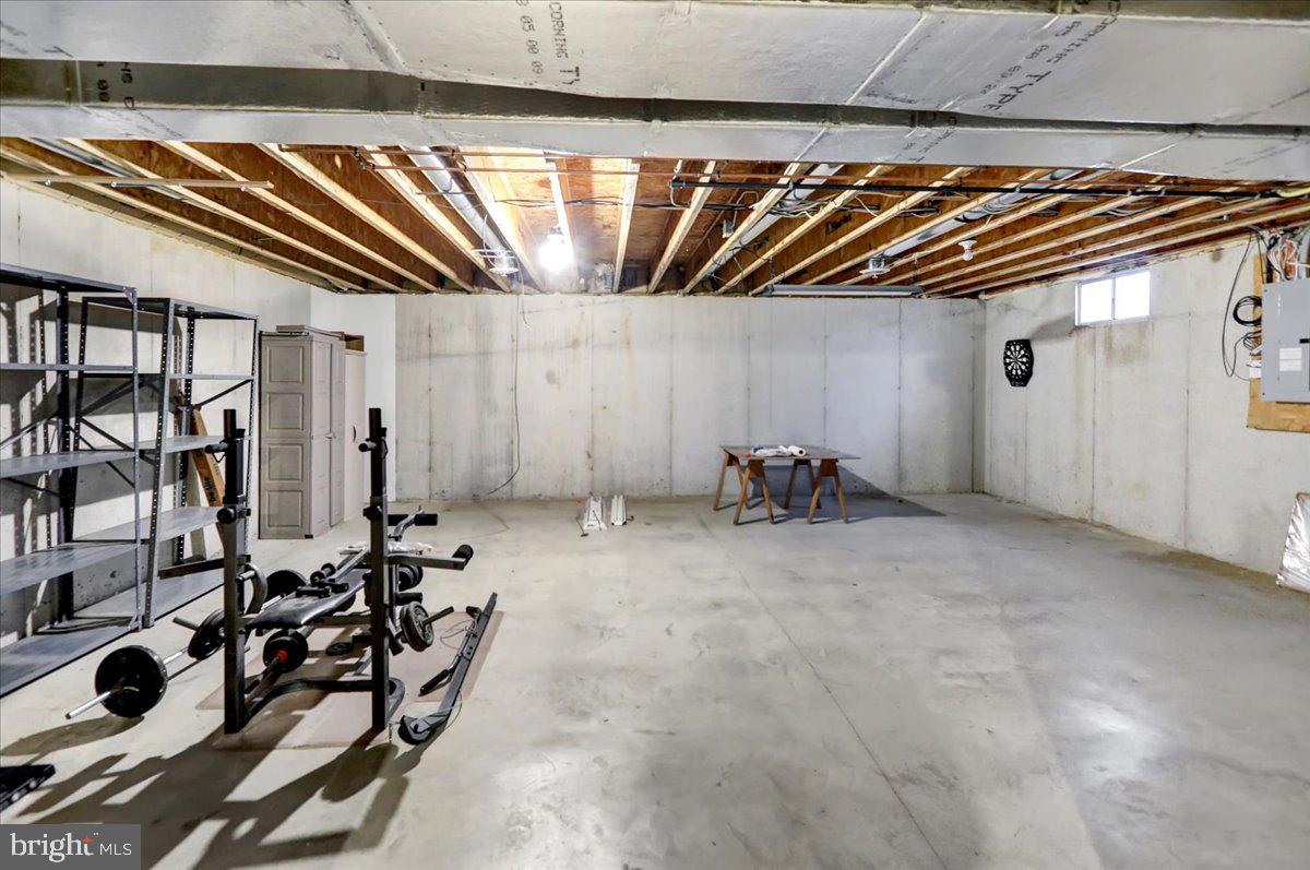 COLUMBIA COURT - Residential