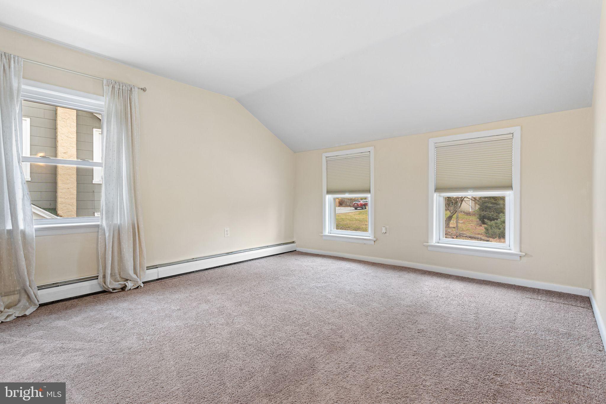 ASTON ARMS - Residential