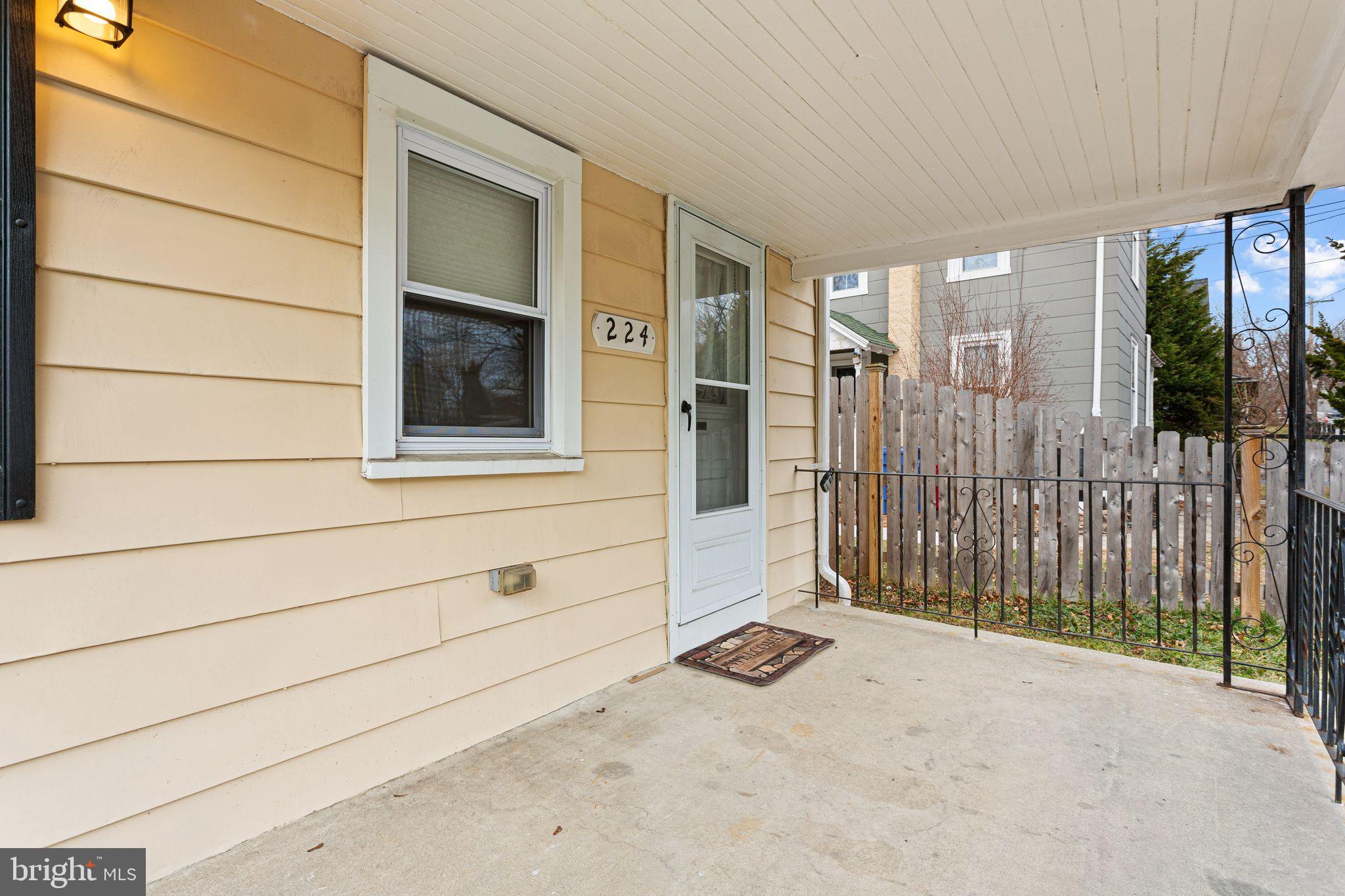 ASTON ARMS - Residential