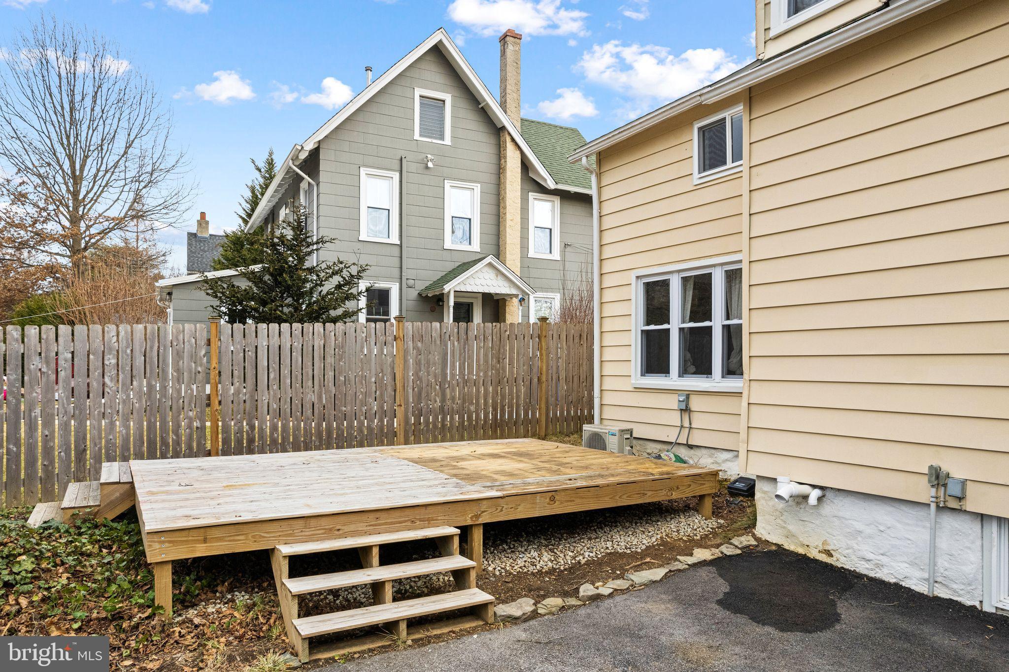 ASTON ARMS - Residential