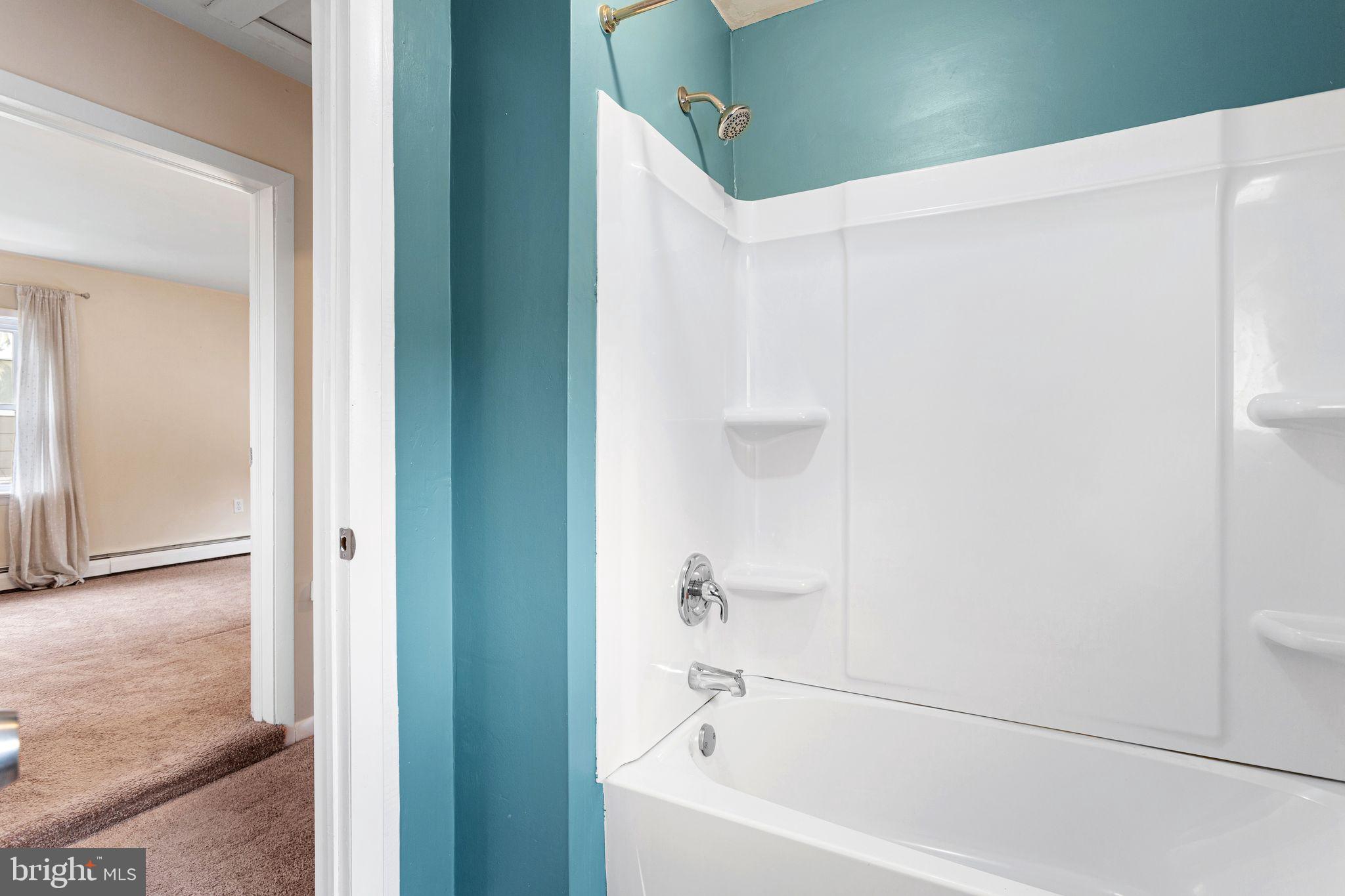 ASTON ARMS - Residential