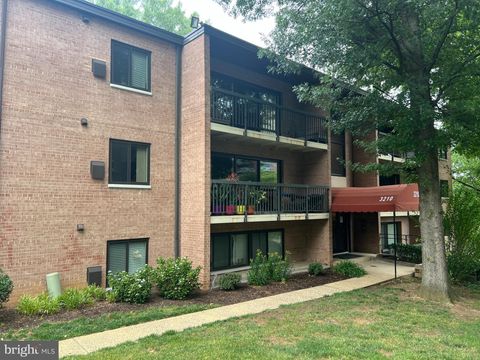 Photo of 3210 S 28th Street #404, ALEXANDRIA, VA 22302 (MLS # VAAX2061136)