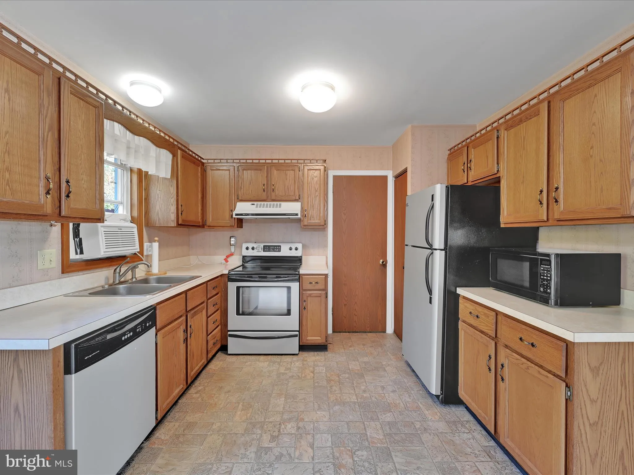 Ephrata, Pennsylvania 17522, United States, 3 Bedrooms Bedrooms, ,2 BathroomsBathrooms,Residential,Coming Soon,234622