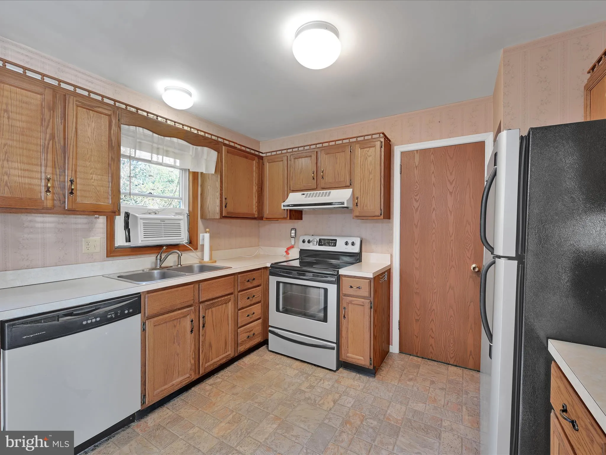 Ephrata, Pennsylvania 17522, United States, 3 Bedrooms Bedrooms, ,2 BathroomsBathrooms,Residential,Coming Soon,234622