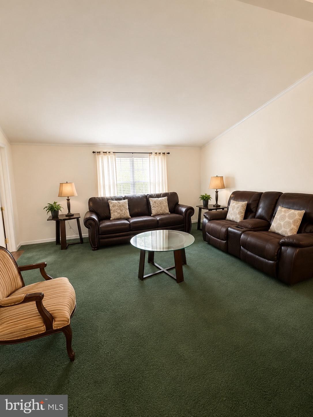 12 LONGWOOD COURT W