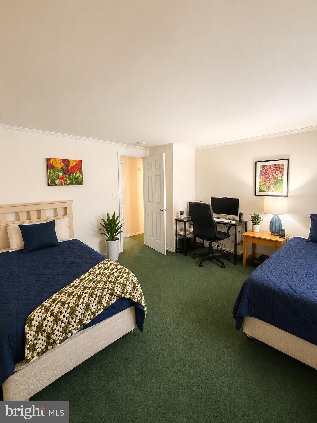 12 LONGWOOD COURT W