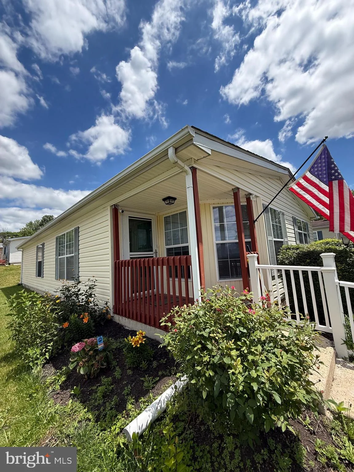 12 Longwood Court W