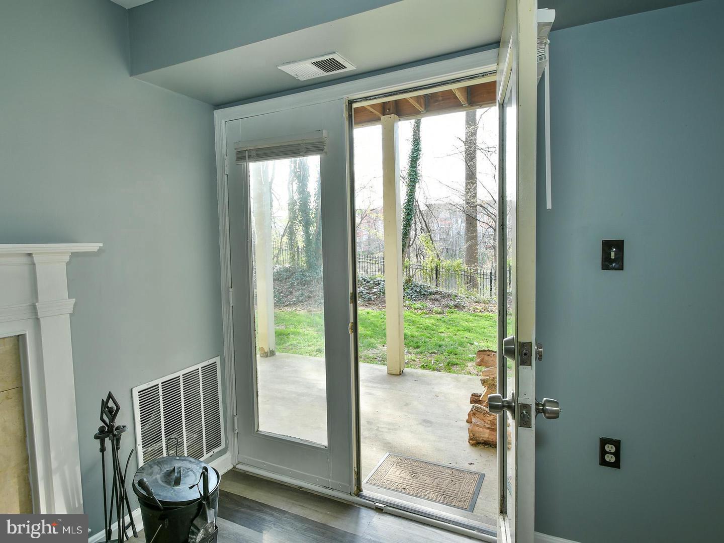 LAKE POINTE CONDOMINIUMS - Residential Lease